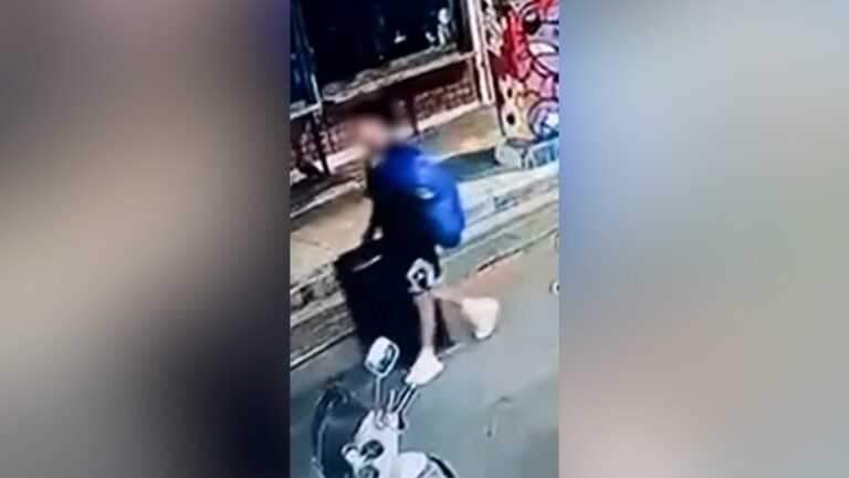محاكمة لاجئ أفغاني متهم بقتل امرأة اسكتلندية في أثينا بعد العثور على جثتها في حقيبة سفر