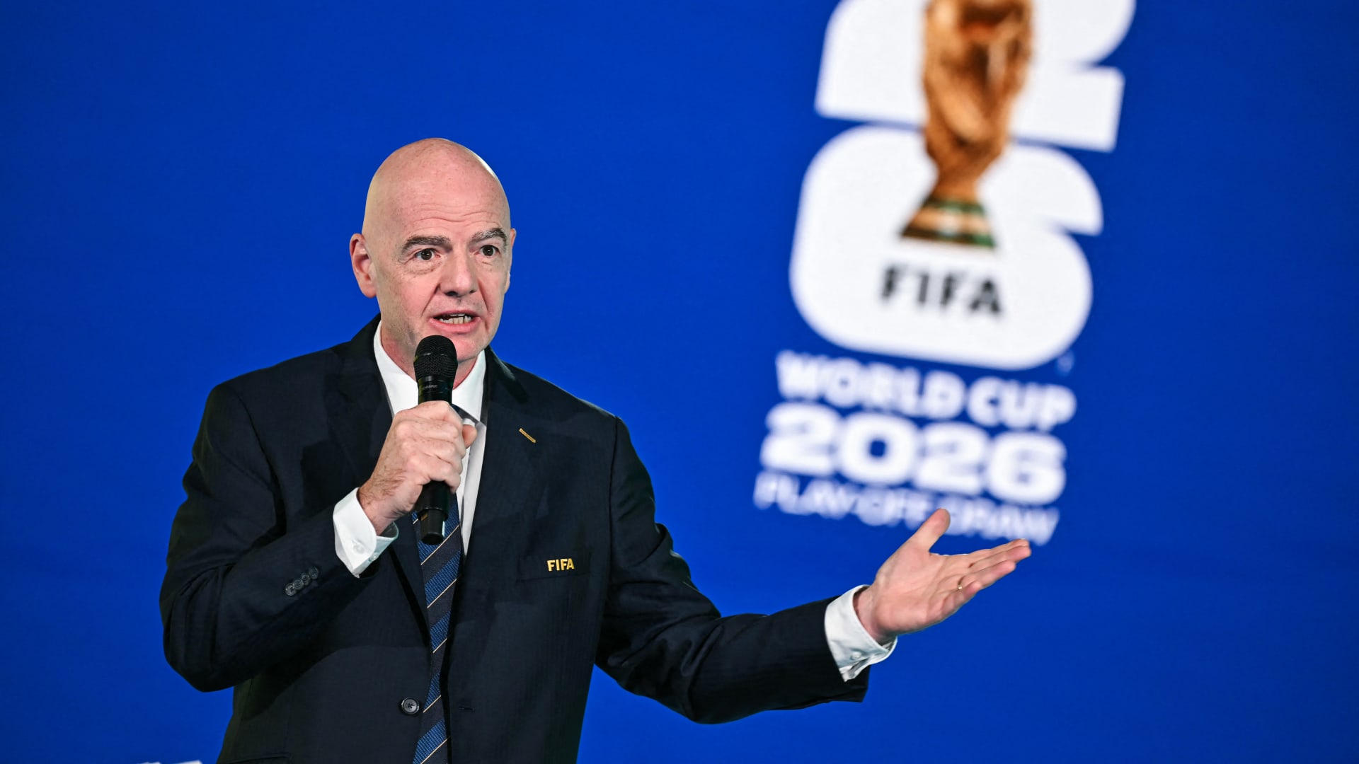 بيان مشترك من يويفا والاتحاد الآسيوي والكونكاكاف يطالب بالمساءلة ضد إنفانتينو