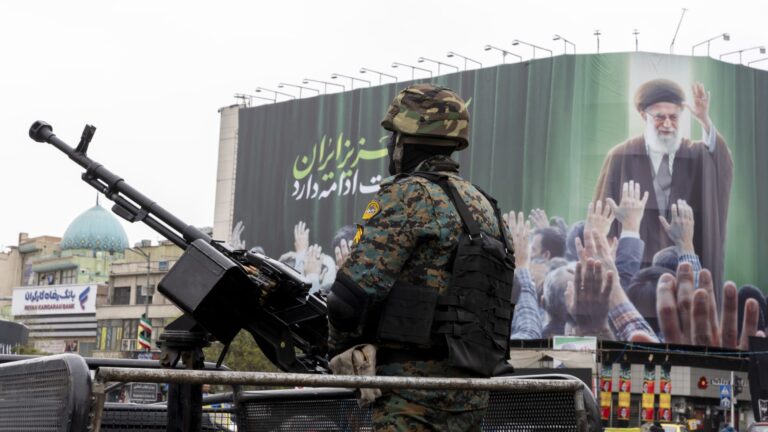 مستشار بالحرس الثوري الإيراني يكشف احتمال تمديد الحرب مع الولايات المتحدة حتى نهاية ولاية ترامب