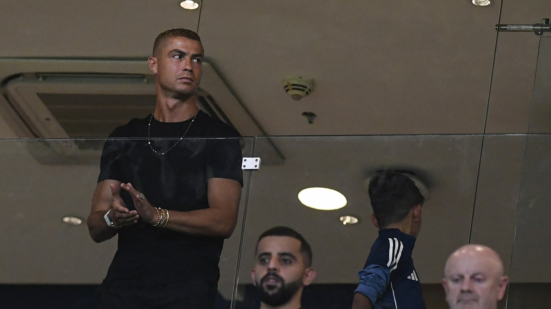 رونالدو وابنه يحتفلان بشكل مميز بأهداف النصر أمام الدرعية في كأس الملك