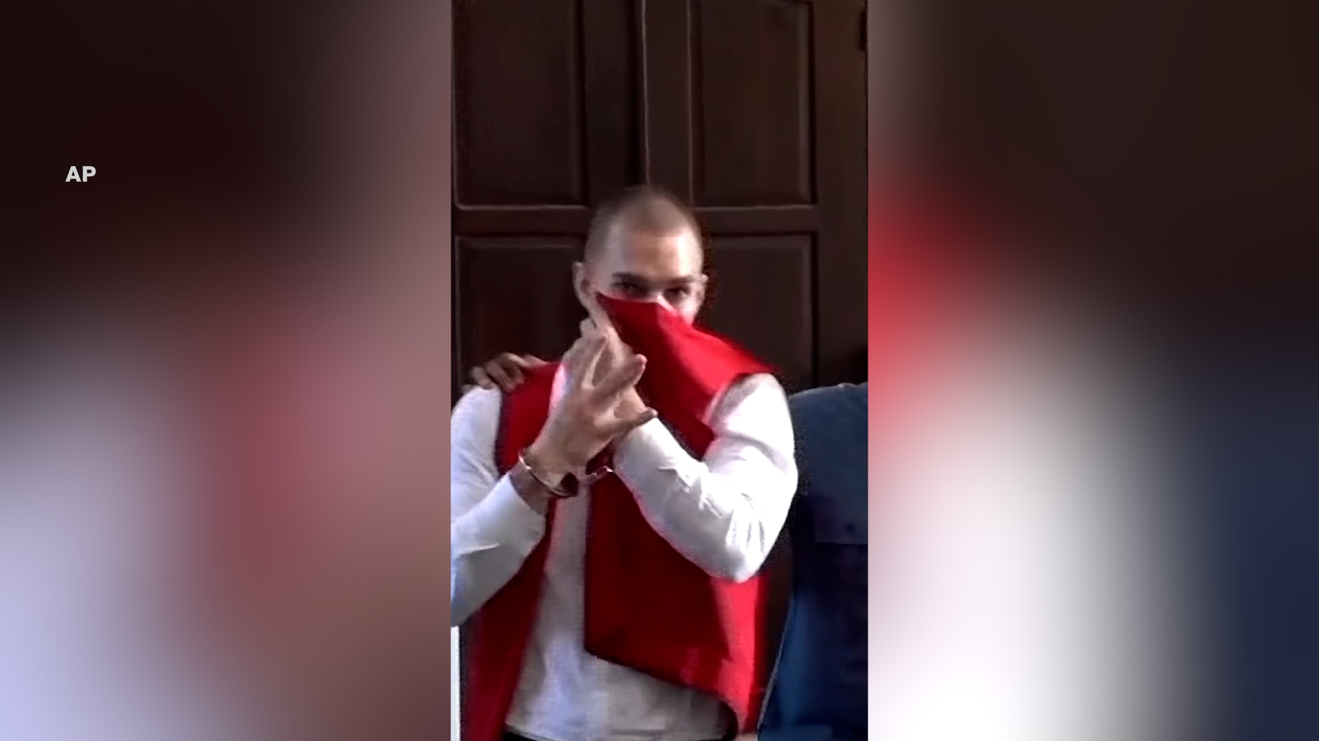 سجن سائح سويسري عامًا لتجاوزه حظر “يوم الصمت” المقدس في بالي ونشره محتوى مثير للجدل