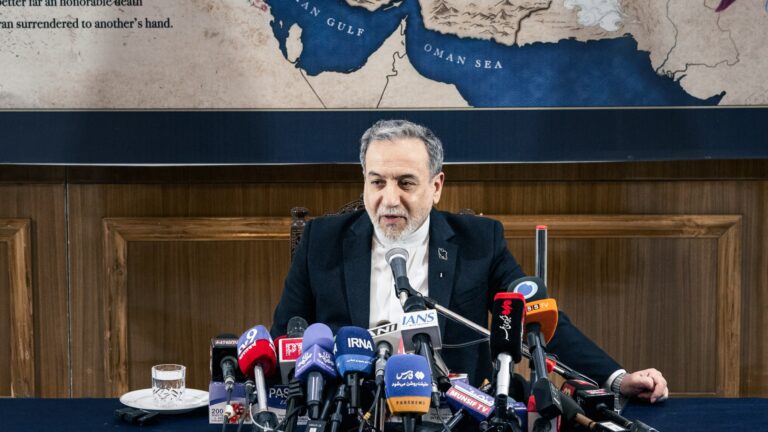عراقجي يتهم أمريكا بالتلاعب بأسواق الطاقة لإدامة أزمة ترامب