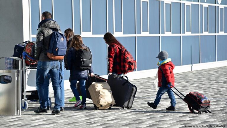 ألمانيا تواجه تحديات كبيرة في سياسة الهجرة بين الترحيل القسري والعودة الطوعية المدعومة