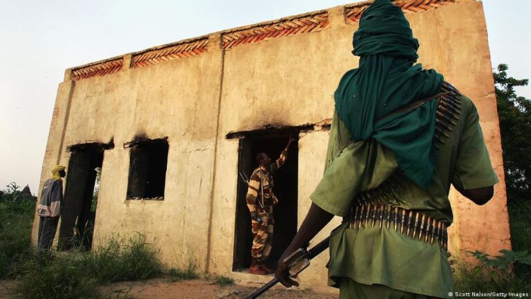 مقتل 37 في قصف بصاروخ استهدف مقر محكمة في ولاية نهر النيل والاتهام للجيش السوداني