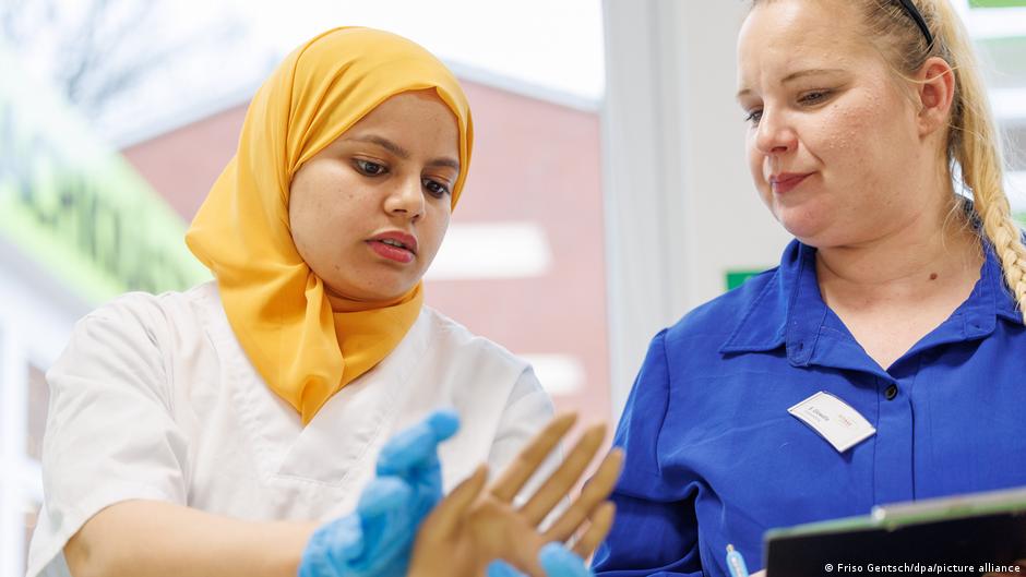 فجوة الأجور بين الألمان والأجانب في ألمانيا تبقى كبيرة ومثيرة للجدل