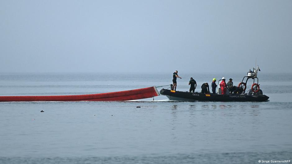 إسبانيا تنشئ حاجزًا عائمًا على حدودها مع المغرب في مواجهة تدفق المهاجرين إلى سبتة