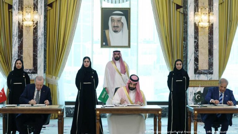 اتفاق دفاعي مشترك بين السعودية وتركيا وباكستان يرسخ تحالفاً استراتيجياً في المنطقة