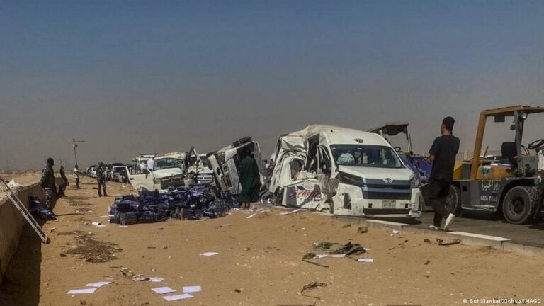 مأساة “بائعة الشاي” و”الدواويس”: أسباب تكرار حوادث الطرق المأساوية في مصر