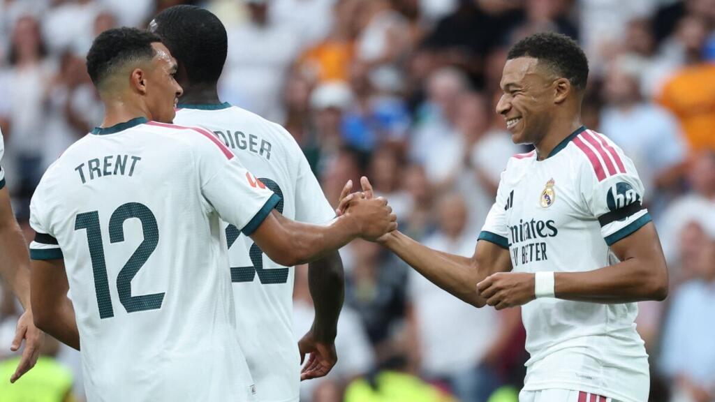 ريال مدريد يكتسح ملقة برباعية ويتصدر الدوري الإسباني