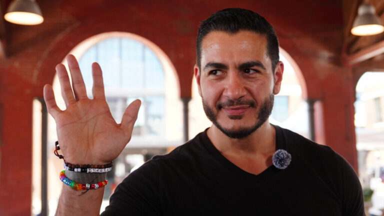عبد الرحمن السيد من أصول عربية يفوز بالانتخابات التمهيدية لعضوية مجلس الشيوخ في ميشيغان