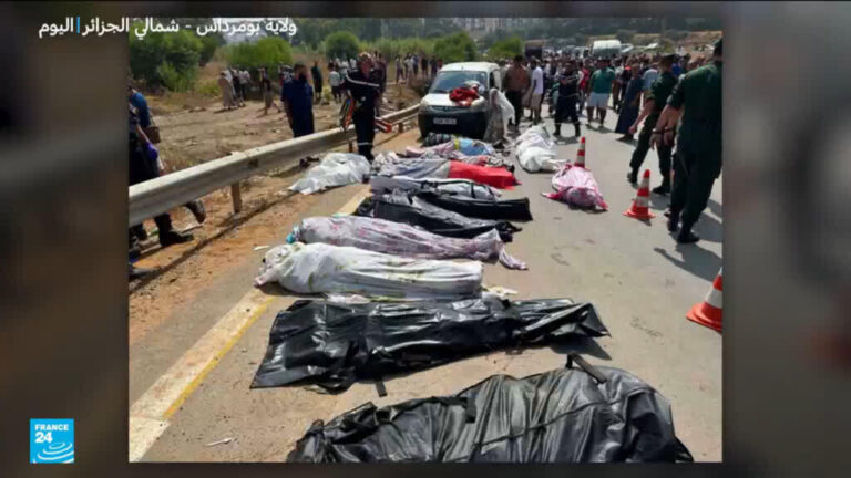 مقتل 25 وإصابة 38 في انقلاب حافلة ركاب شرق الجزائر العاصمة
