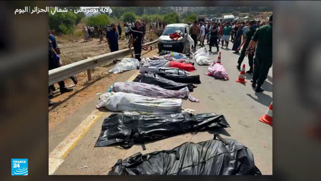 مقتل 25 وإصابة 38 في انقلاب حافلة ركاب شرق الجزائر العاصمة