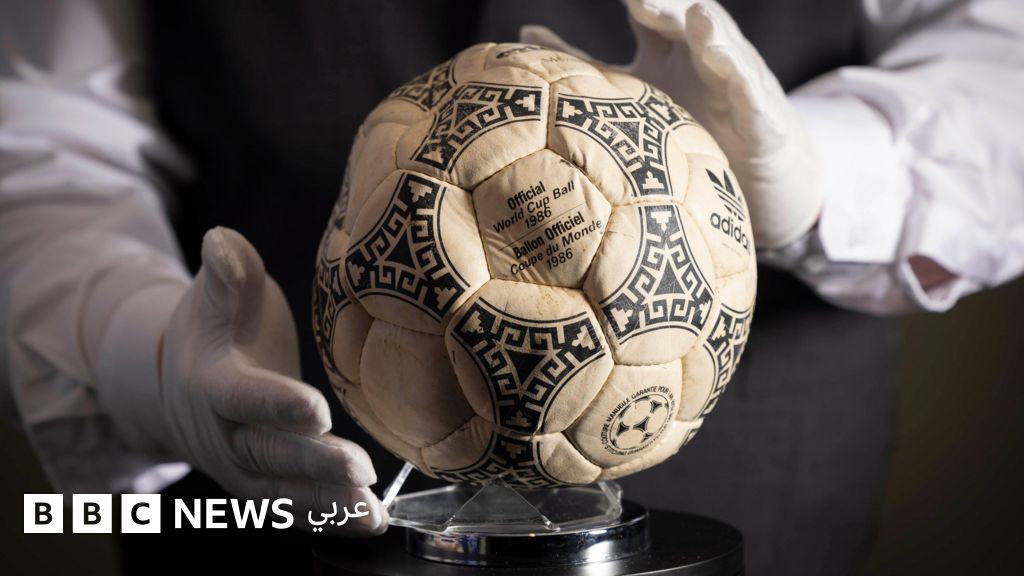 بيع كرة مارادونا التي سجل بها هدف يد الرب في كأس العالم 1986 مقابل 3.3 مليون دولار