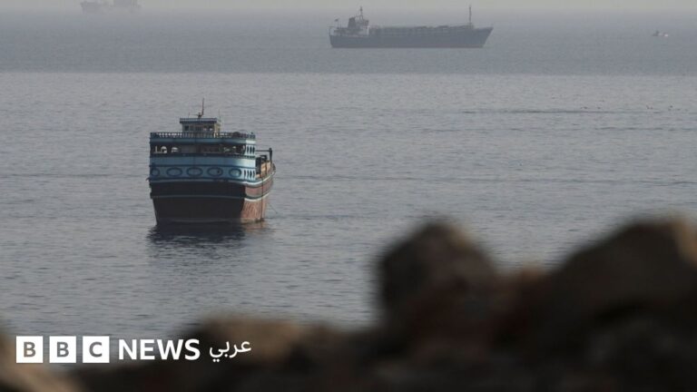 الجيش الأمريكي يستهدف سفينة خرقت حصار الموانئ في البحر الأحمر وإيران تؤكد استمرار إغلاق مضيق هرمز