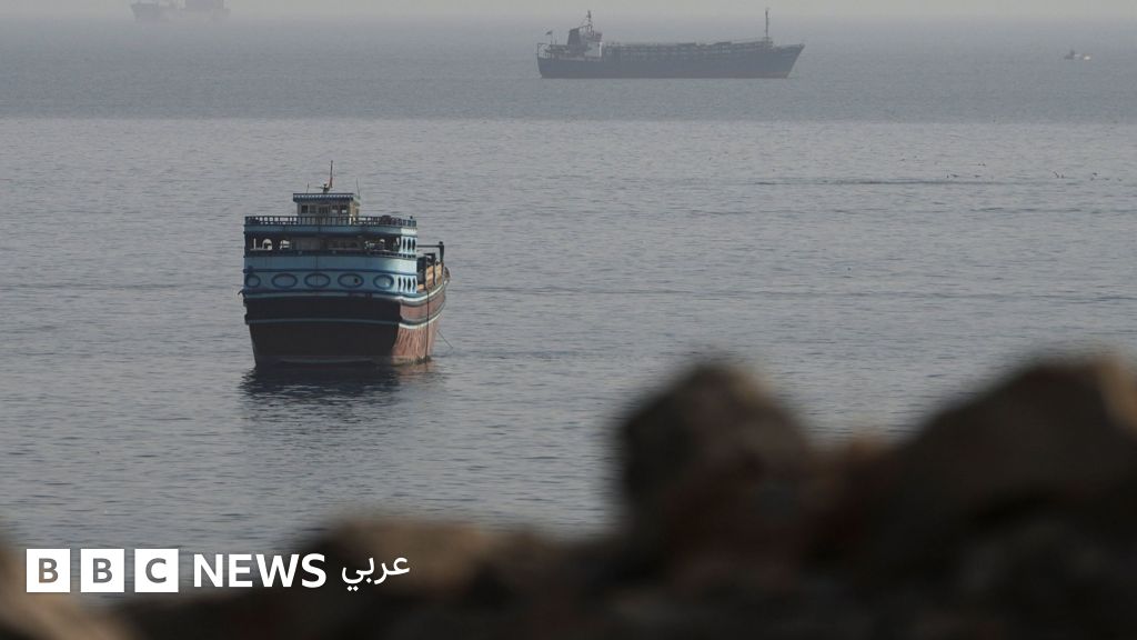 الجيش الأمريكي يستهدف سفينة خرقت حصار الموانئ في البحر الأحمر وإيران تؤكد استمرار إغلاق مضيق هرمز