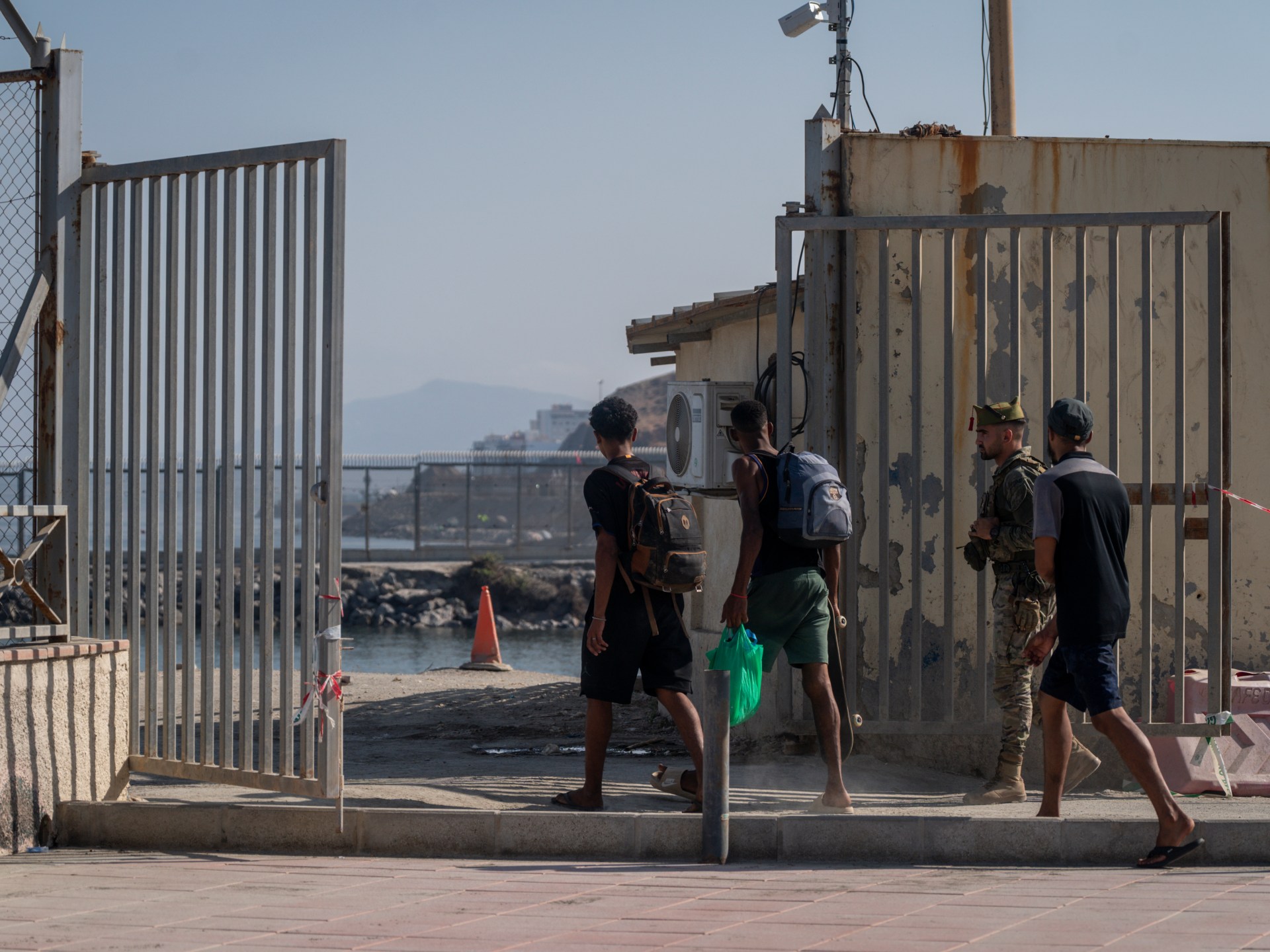 المغرب يحبط محاولة هجرة غير نظامية جديدة إلى سبتة بعد شائعة فتح الحدود