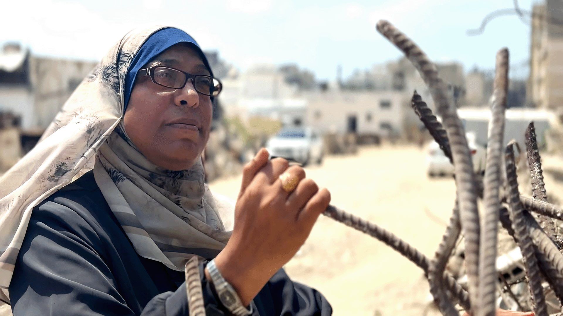 تغريد من غزة: نجت 7 مرات تحت الأنقاض وسط تفتت عائلتها في الحرب