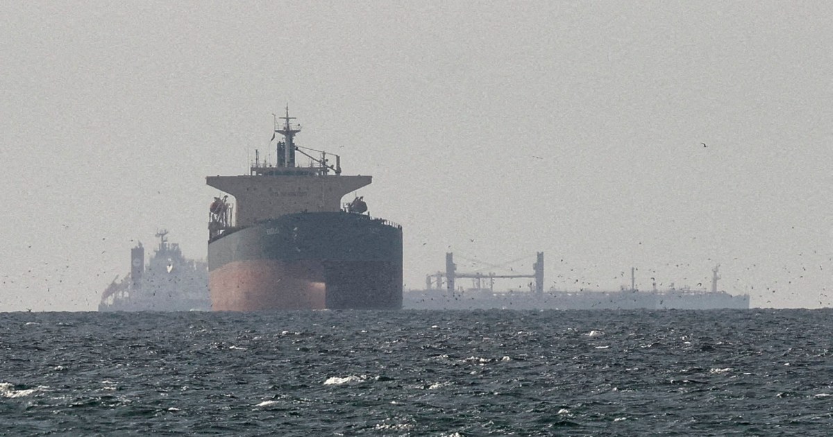 واشنطن تشدد الحصار البحري على إيران وتغير مسار عشرات السفن البحرية