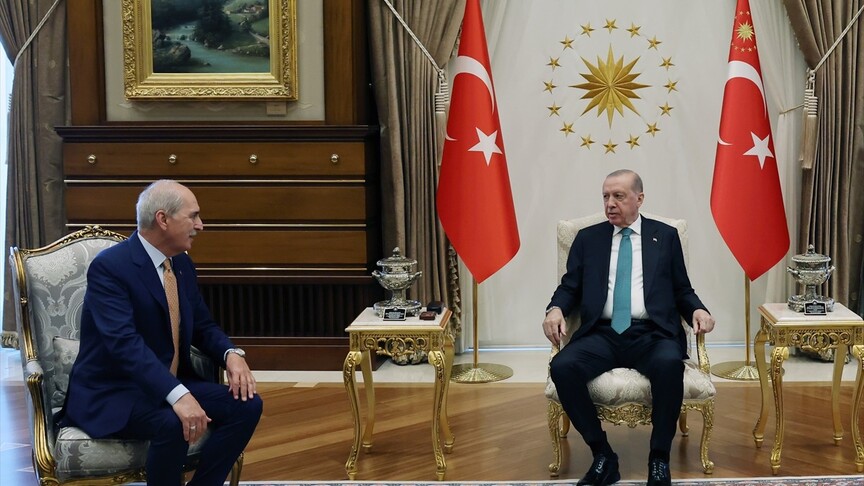 الرئيس أردوغان يلتقي رئيس البرلمان التركي بعد إقرار قانون تعزيز التضامن الوطني