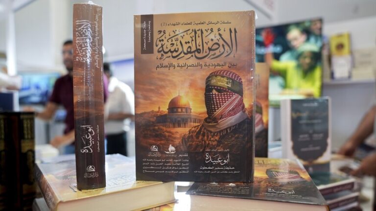 حضور فلسطيني قوي في معرض الكتاب العربي بإسطنبول عبر كتب وهدايا وتوثيق الذاكرة