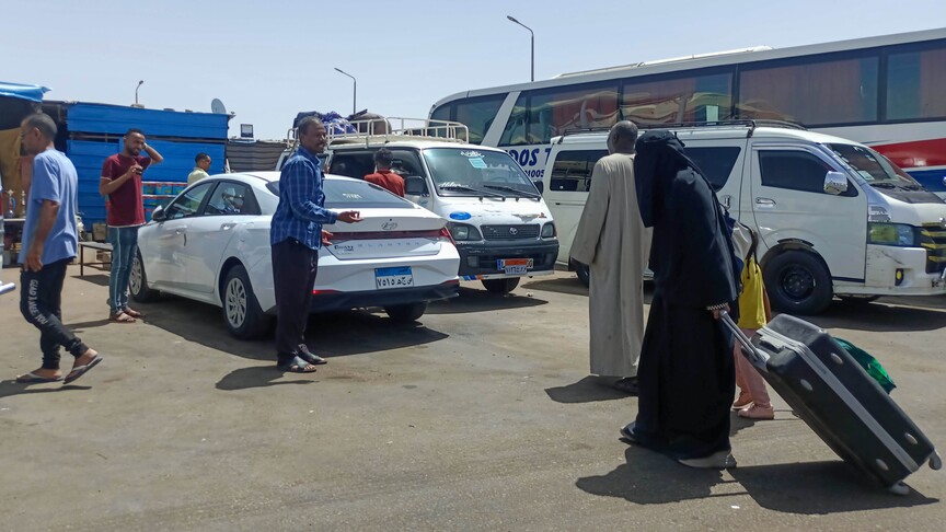 مغادرة 350 سودانياً من مصر ضمن برنامج العودة الطوعية إلى السودان