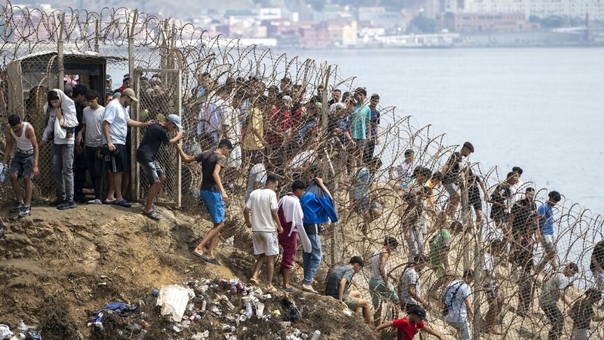 مصادر إسبانية: 72 وفاة وعودة أكثر من 73 ألف مهاجر من سبتة إلى المغرب