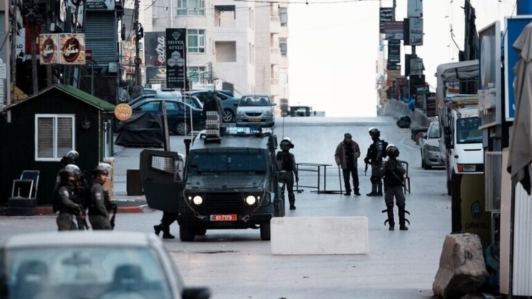 إصابة فلسطينيين بينهم طفل برصاص الجيش الإسرائيلي في مدينة البيرة بالضفة الغربية