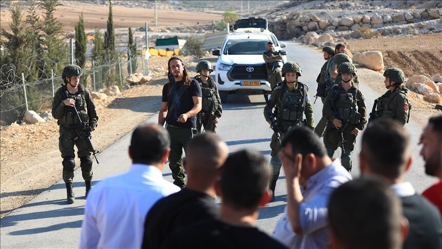 إصابة 4 فلسطينيين في هجوم مستوطنين إسرائيليين وسط الضفة الغربية