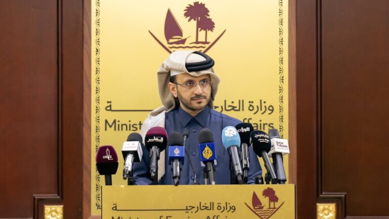 قطر تدعو إلى زيادة الضغط على إسرائيل وتؤكد التزام حماس باتفاق غزة