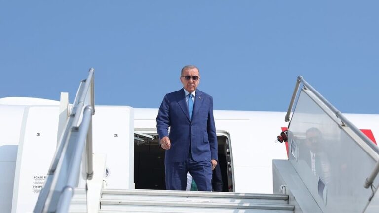 الرئيس أردوغان يصل السعودية في زيارة رسمية تستغرق يوماً