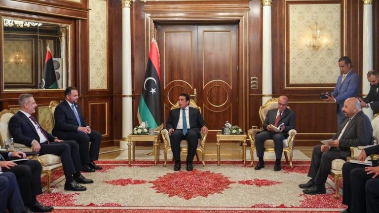 وزير الخارجية التركي فيدان يجري مباحثات مهمة مع كبار المسؤولين الليبيين في طرابلس