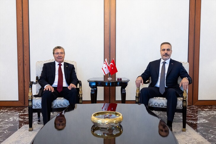 الوزير التركي فيدان يلتقي رئيس وزراء شمال قبرص التركية في أنقرة