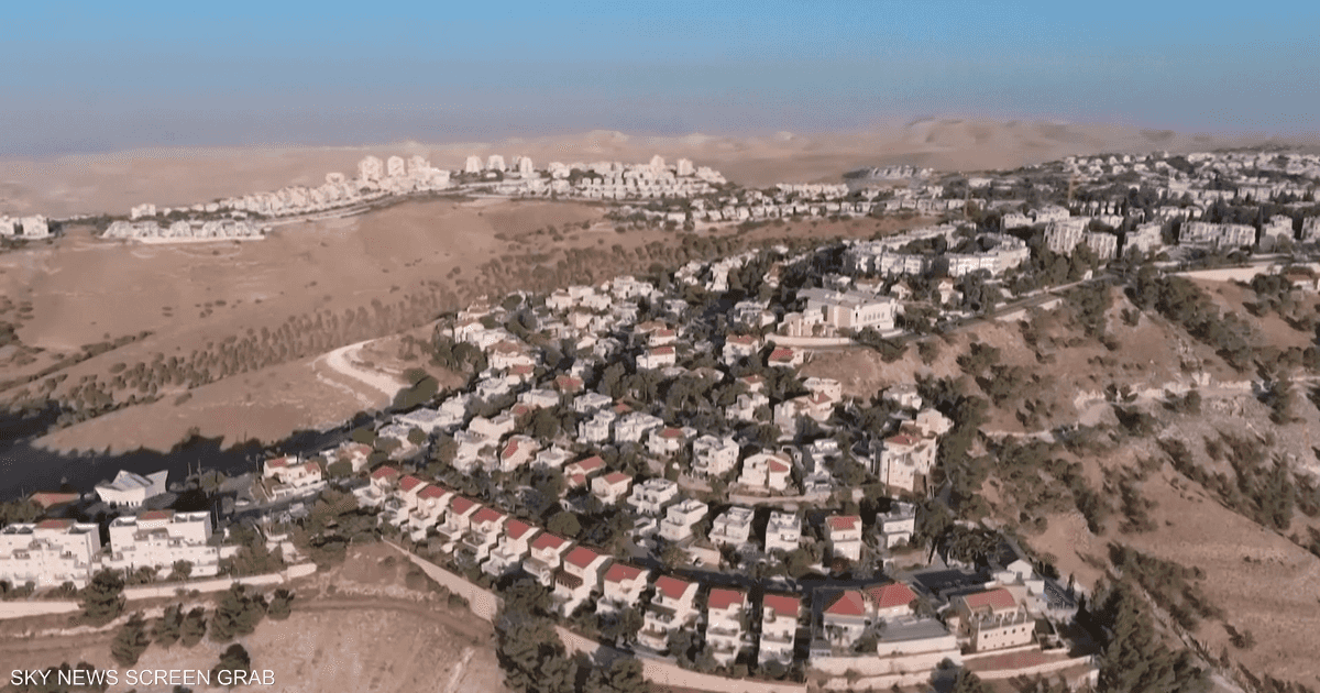 الحكومة الإسرائيلية تمنح تراخيص لبناء منازل جاهزة استيطانية في الضفة الغربية وتوسع البؤر الجديدة