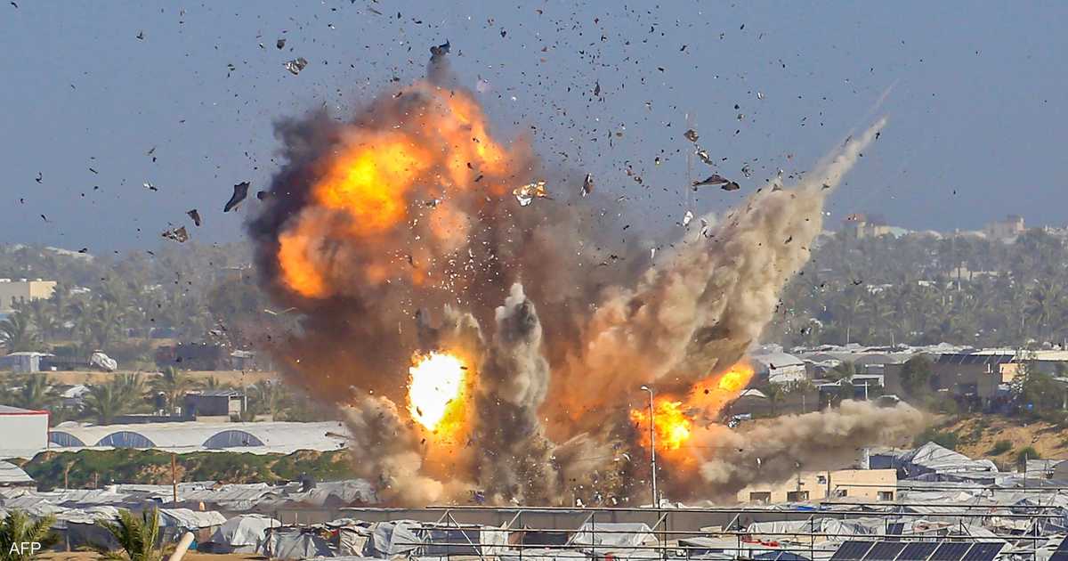 تصعيد عسكري في غزة يسفر عن قتيلين وعدة مصابين جراء غارات وقصف إسرائيلي