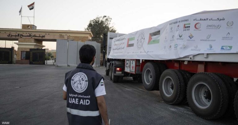 دخول 5 قوافل إماراتية تحمل 533 طناً من المساعدات الإنسانية إلى قطاع غزة ضمن عملية الفارس الشهم 3