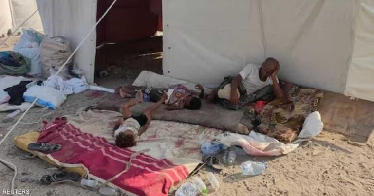 نزوح 115 ألف يمني خلال أسبوعين مع تصاعد الصراع على الساحل الغربي