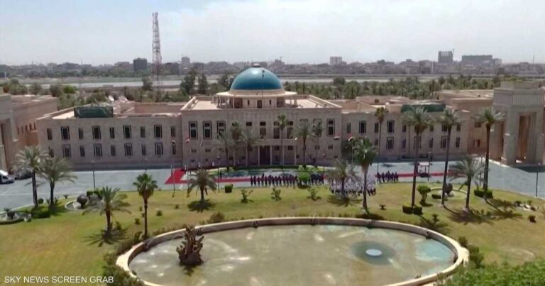 حصر السلاح في العراق بين تحديات التنفيذ وتأثيرات الإقليم