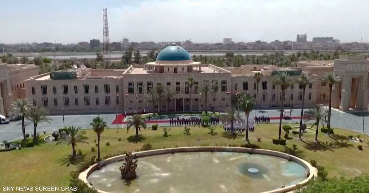 حصر السلاح في العراق بين تحديات التنفيذ وتأثيرات الإقليم