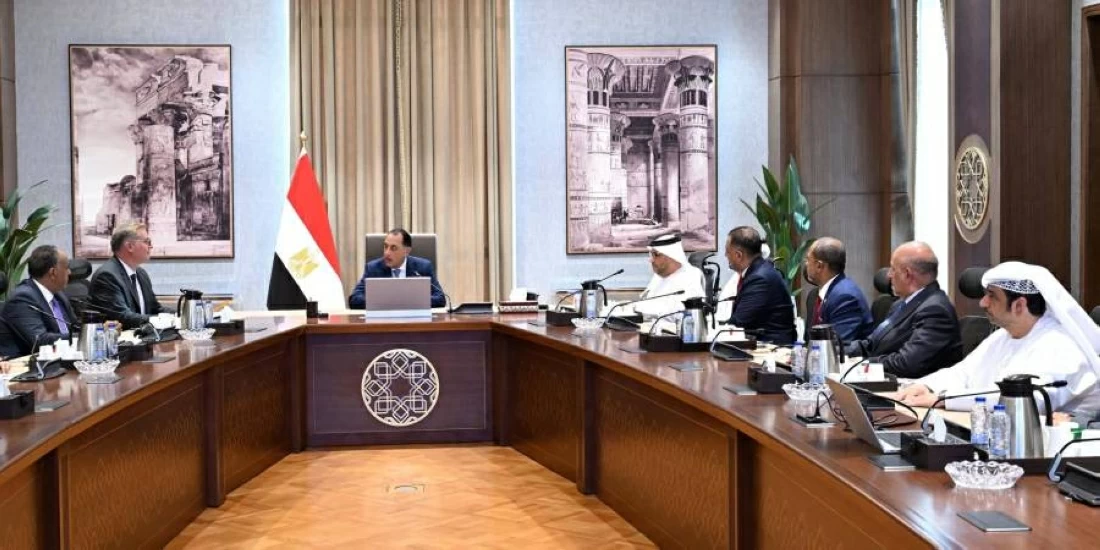 رئيس الوزراء المصري يوجه بتسريع إنشاء منطقة حرة لمشروع «الفجيرة العلمين للنفط والغاز» على ساحل المتوسط