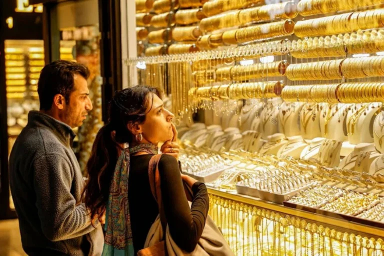 ارتفاع أسعار الذهب بأكثر من 1% بدعم تراجع الدولار وعوائد السندات الأميركية