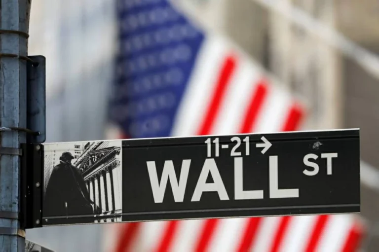أسهم وول ستريت تنخفض مع تجاوز سعر النفط 100 دولار وسط توترات الشرق الأوسط