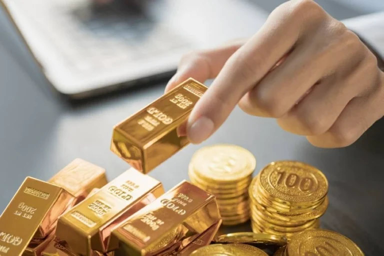 ارتفاع الذهب بأكثر من 2% مع تراجع الدولار وانخفاض أسعار النفط