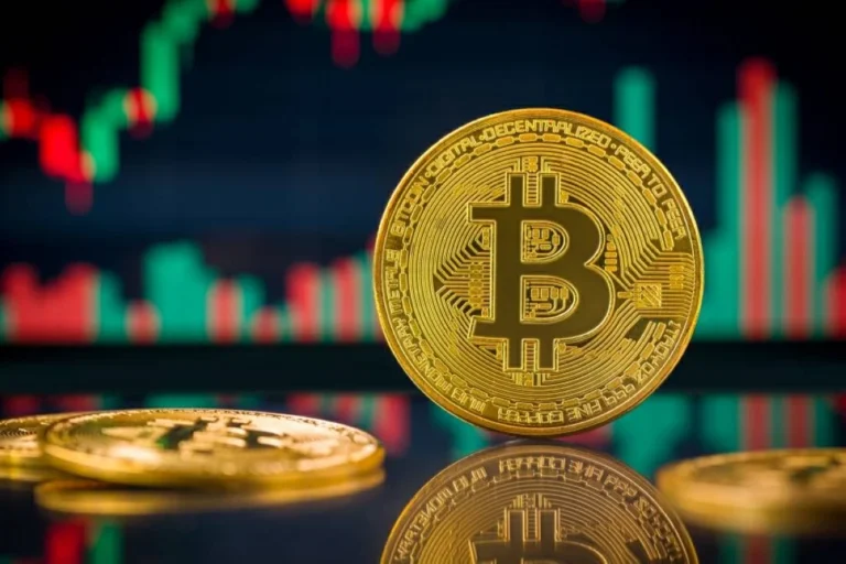 تدفقات بـ593 مليون دولار تعيد البيتكوين إلى فوق 82 ألف دولار بعد أسبوعين من التراجع