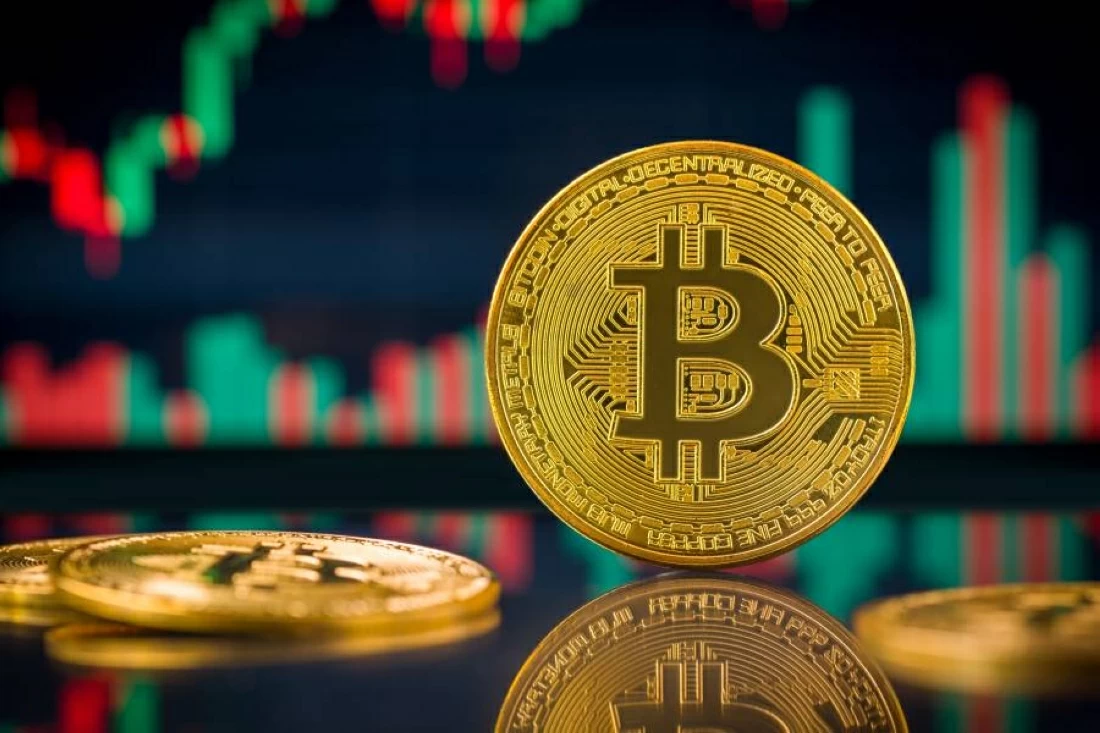 تدفقات بـ593 مليون دولار تعيد البيتكوين إلى فوق 82 ألف دولار بعد أسبوعين من التراجع