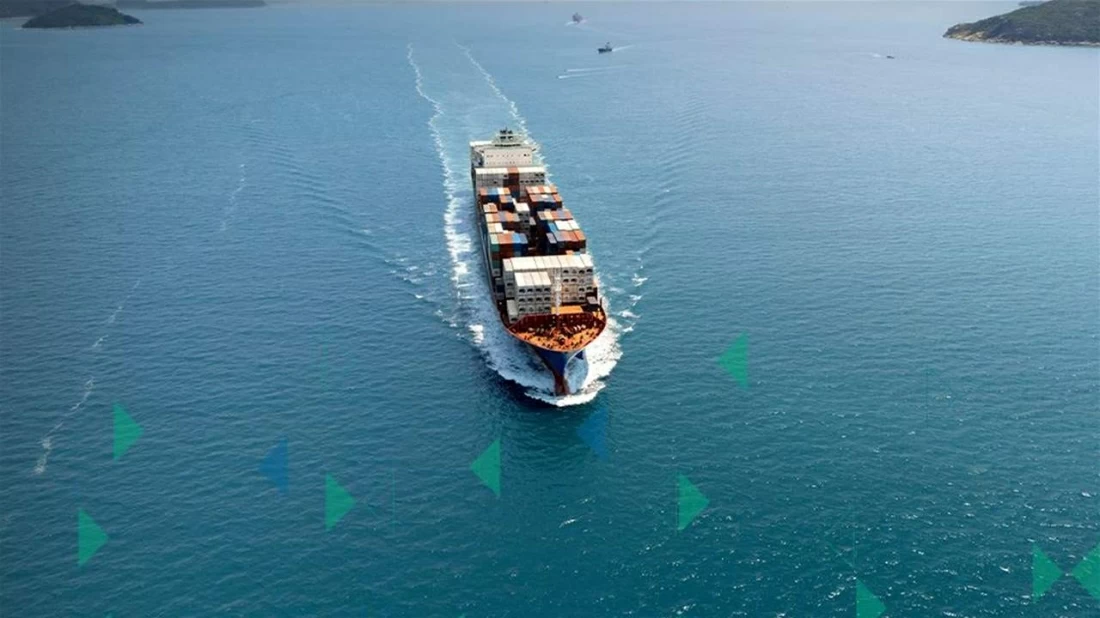شركات الشحن العالمية تتكيف مع توترات الشرق الأوسط بعودة تدريجية لمسارات قناة السويس