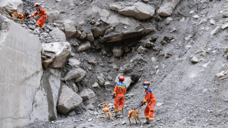 نيبال بعد فيضانات الهيمالايا: فقدان الأمل في العثور على ناجين وارتفاع حصيلة الضحايا إلى 1114