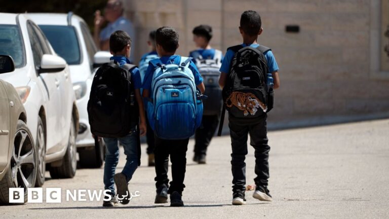 آباء فلسطينيون يعبرون عن خشيتهم على حياة أطفالهم في المدارس جراء تصاعد هجمات المستوطنين