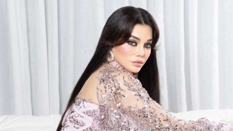 هيفاء وهبي تُشعل أجواء مسرح قرطاج وتلتقط صورة مؤثرة مع طفل تونسي