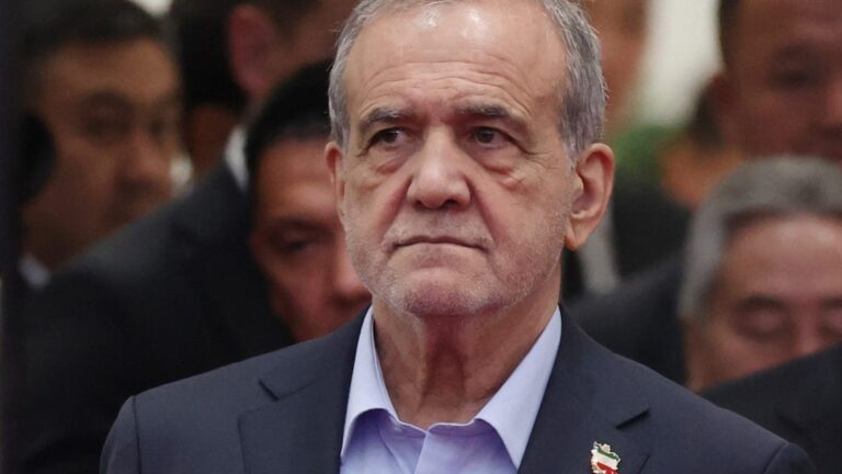 رئيس إيران يعرب عن حزنه وتعازيه بعد انفجار ناقلة وقود في كردستان