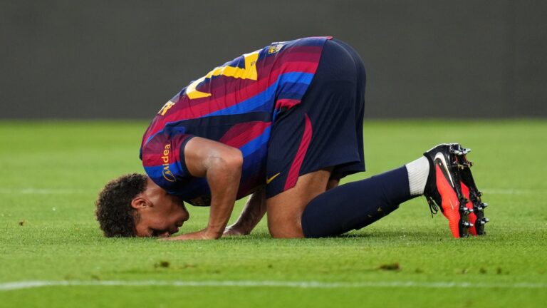 برشلونة يبرز هدف المهاجم المصري الشاب حمزة عبد الكريم في تدريبات الفريق
